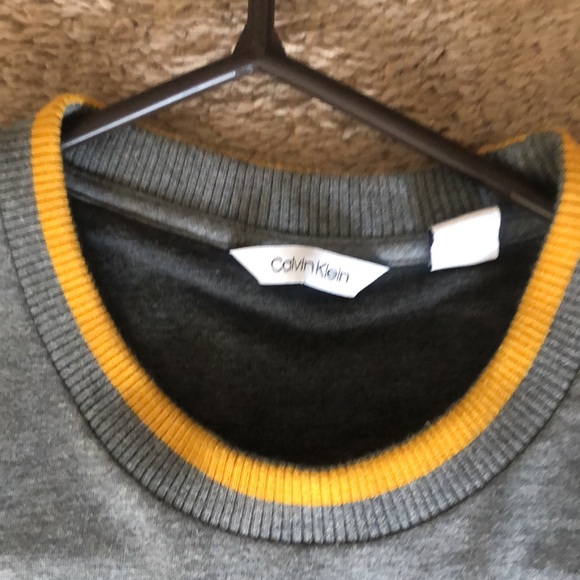 Mens Xl Calvin Klein grey and yellow still looks good and smells good. - Picture 3 of 3
